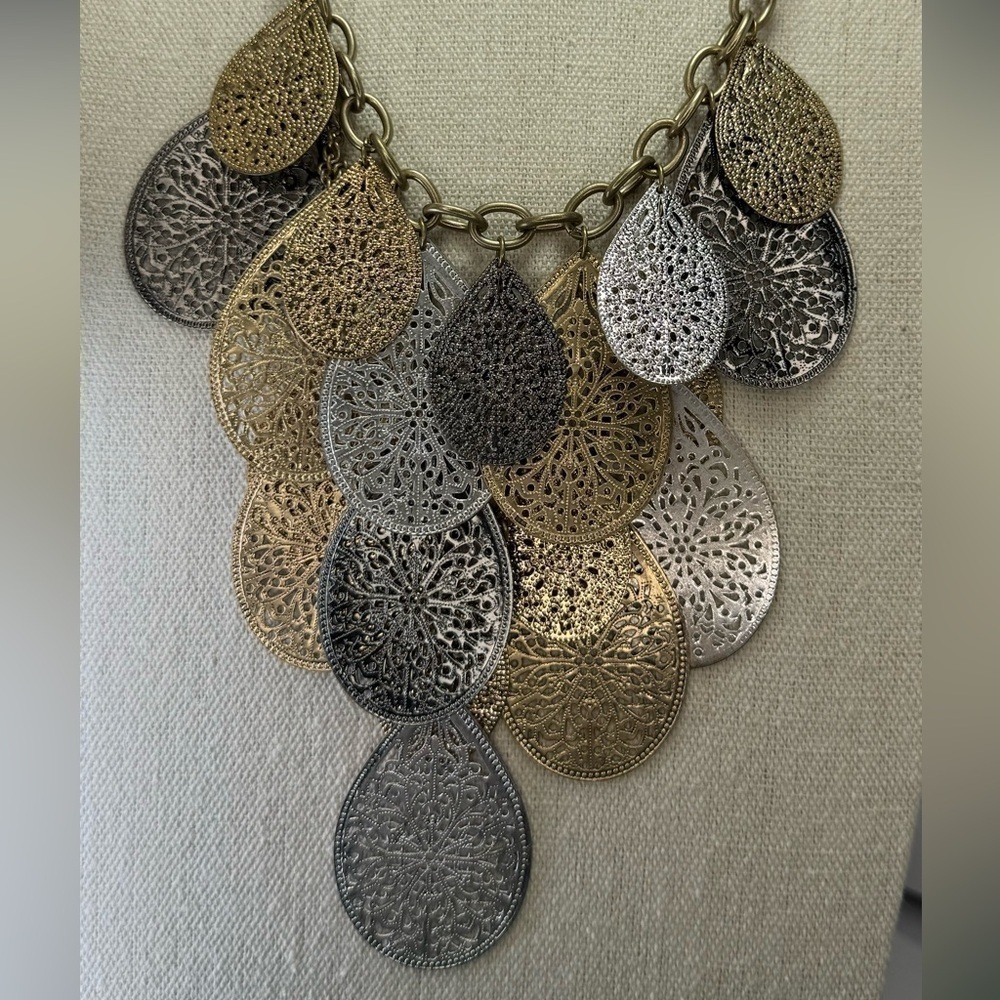 Vintage Bibb Tri-Colored Filigree Layered Pendant Necklace‎ - Picture 2 of 4